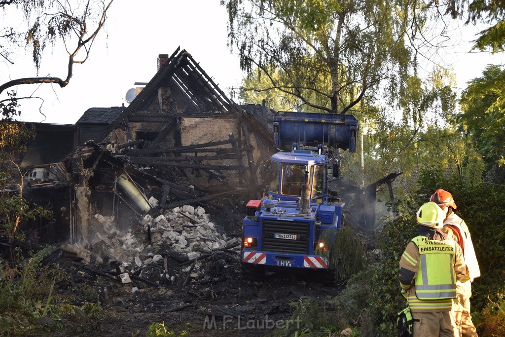 Grossfeuer Einfamilienhaus Siegburg Muehlengrabenstr P1032.JPG - Miklos Laubert